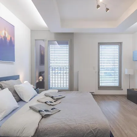 Bright Studio, 10min Centre, Free Parking Apartment Prag