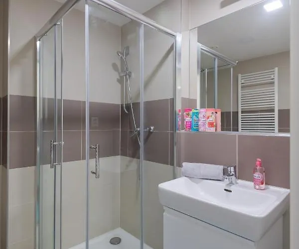 Bright Studio, 10min Centre, Free Parking Prag