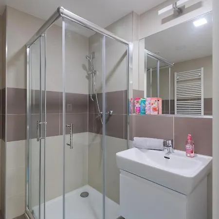 Bright Studio, 10min Centre, Free Parking Prague