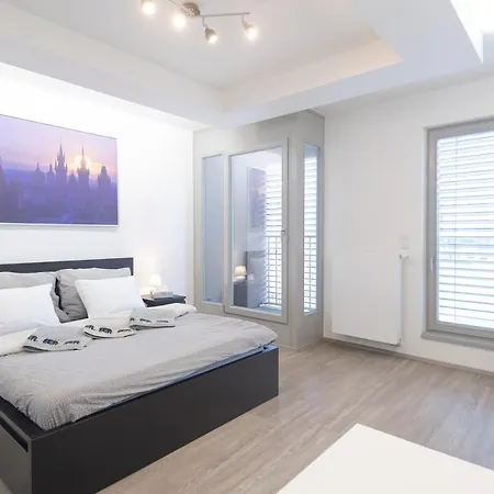 Bright Studio, 10min Centre, Free Parking Appartement