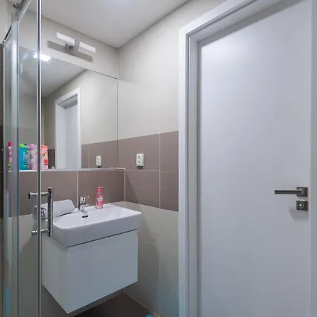 Bright Studio, 10min Centre, Free Parking Apartamento