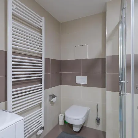 Bright Studio, 10min Centre, Free Parking Praga