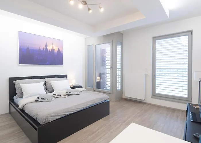 Bright Studio, 10min Centre, Free Parking Lejlighed