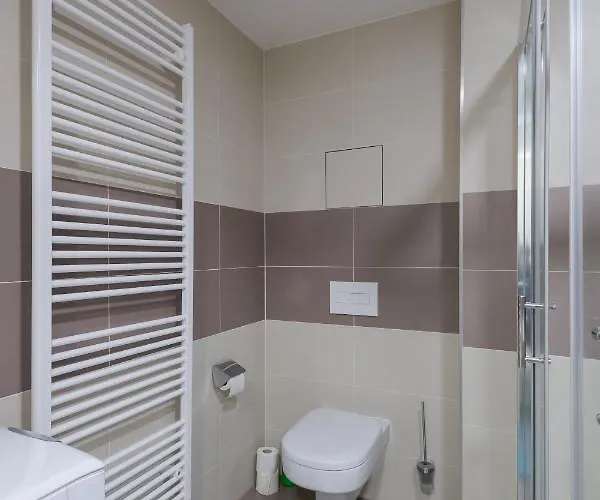 Bright Studio, 10min Centre, Free Parking Prag