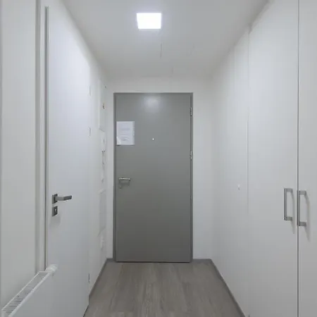 Bright Studio, 10min Centre, Free Parking Lägenhet Prag