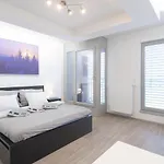 Bright Studio, 10min Centre, Free Parking Διαμέρισμα